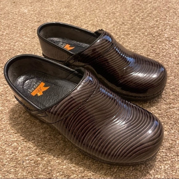 Dansko Womens Dansko XP Black Swirl Patent Leather Clogs size 37 - Picture 5 of 9